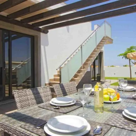 Dream Dos Villa *